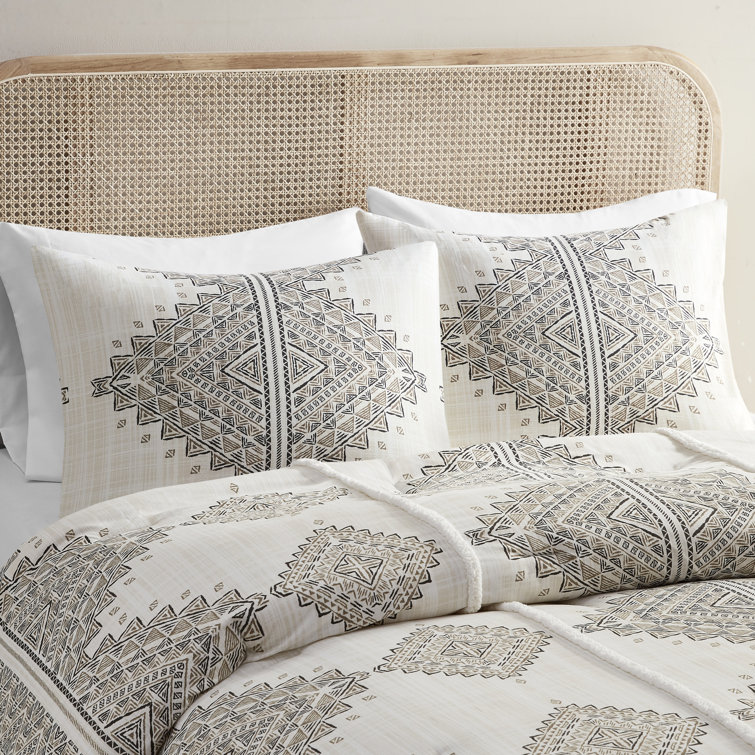 Ivory Microfiber Full Nordic Bedspread Set with Shearling