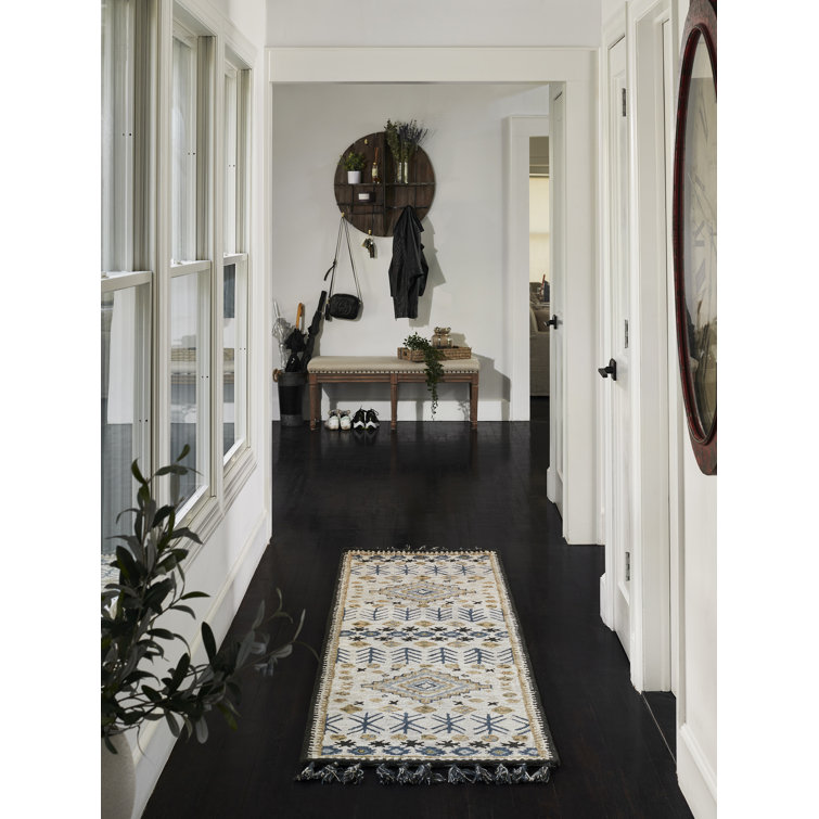 Ivory and Blue Hand Tufted Wool Medallion Rug 2' x 3'