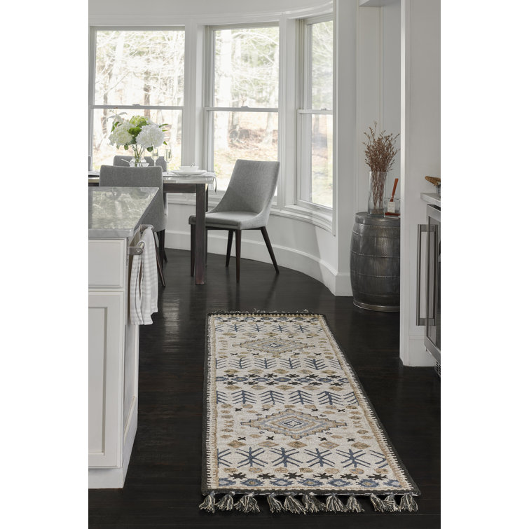 Ivory and Blue Hand Tufted Wool Medallion Rug 2' x 3'