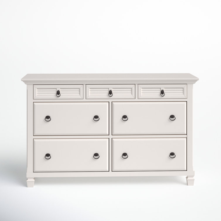 Winchester Transitional White Pine 7-Drawer Horizontal Dresser