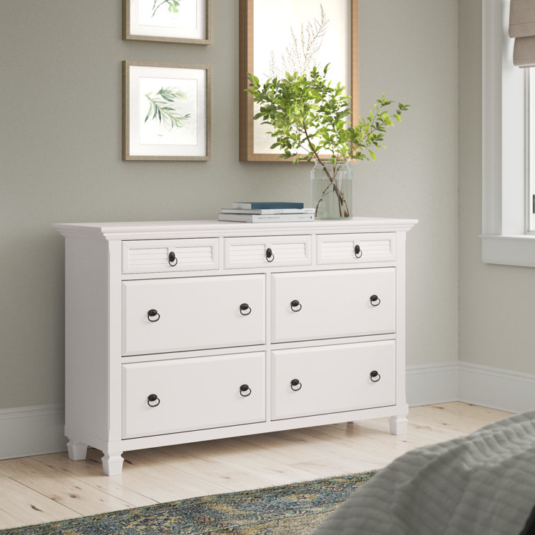 Winchester Transitional White Pine 7-Drawer Horizontal Dresser