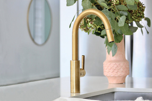 Polished Brass Single Handle Pull-Down Kitchen Faucet