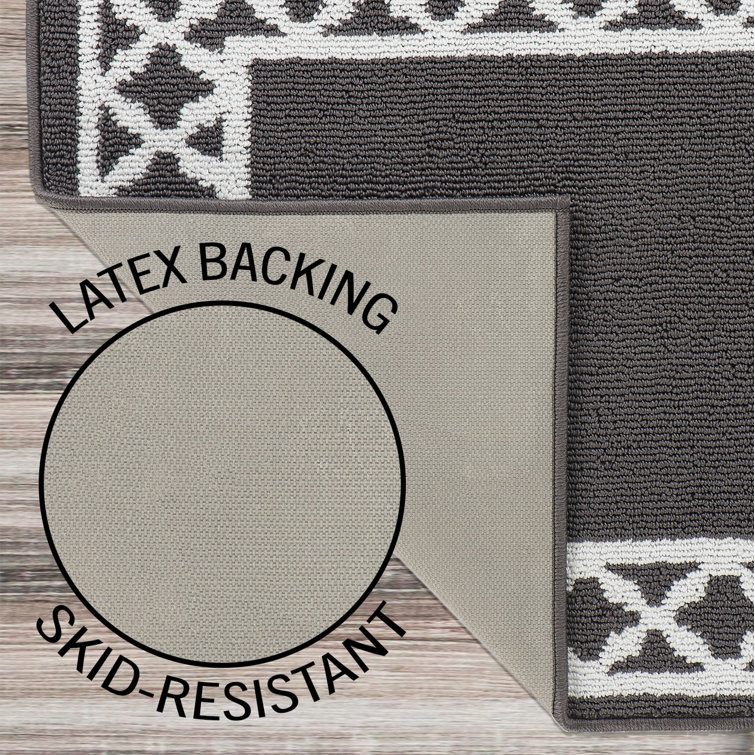 Baize Chain Trellis Black Synthetic 45"x26" Machine-Made Runner Rug