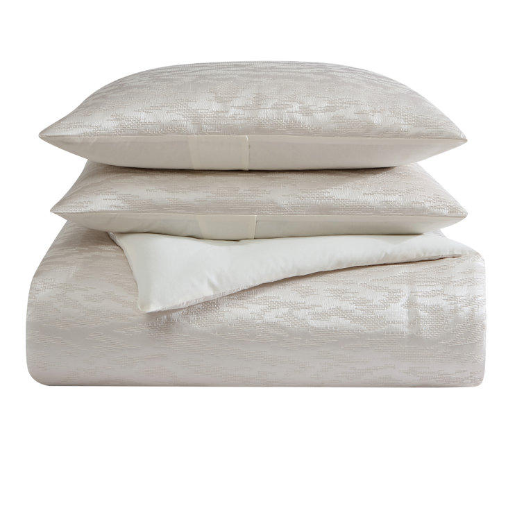 Ivory Queen Comforter Set with Abstract Stitching
