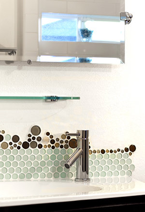 Polished Chrome Single Hole Bathroom Faucet with Drain Assembly