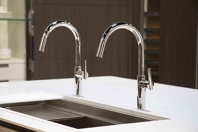 Polished Chrome Single Handle Pull Down Kitchen Faucet
