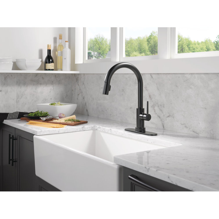 Matte Black Touchless Kitchen Faucet with Pull-out Spray