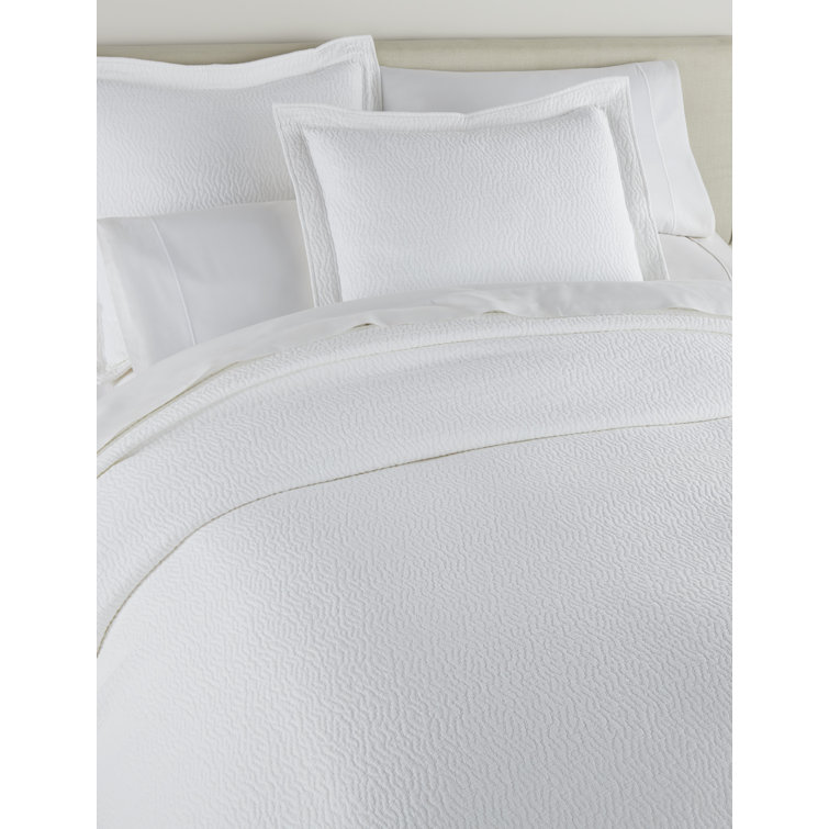 Mia White Cotton Twin Coverlet with Shams