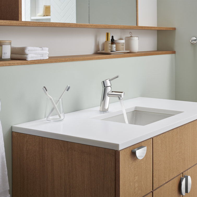 Concetto Sleek Low-Arc Starlight Chrome Bathroom Faucet