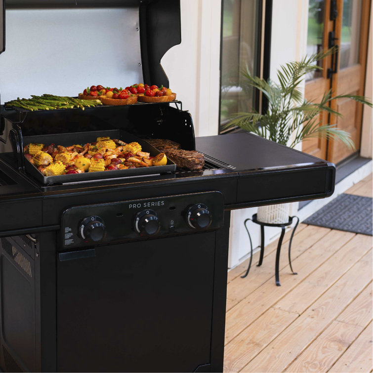 Charbroil Pro Series 3-Burner Black Infrared Propane Gas Grill