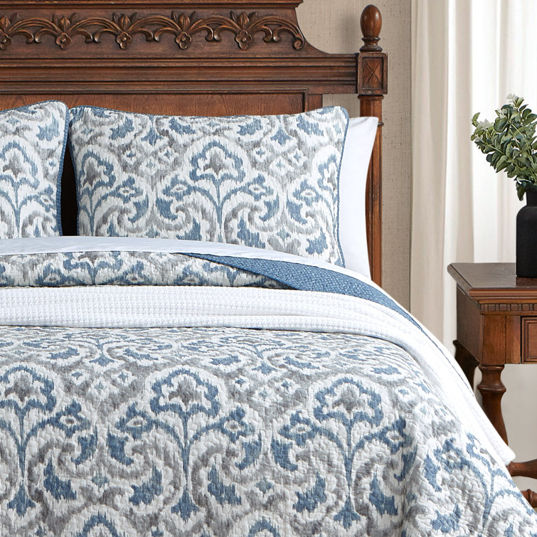 Coastal Breeze Twin Cotton Quilt Set with Reversible Blue Design