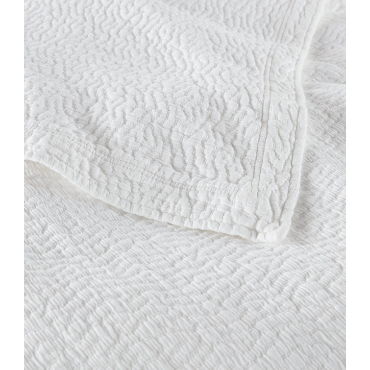 Mia White Cotton Twin Coverlet with Shams