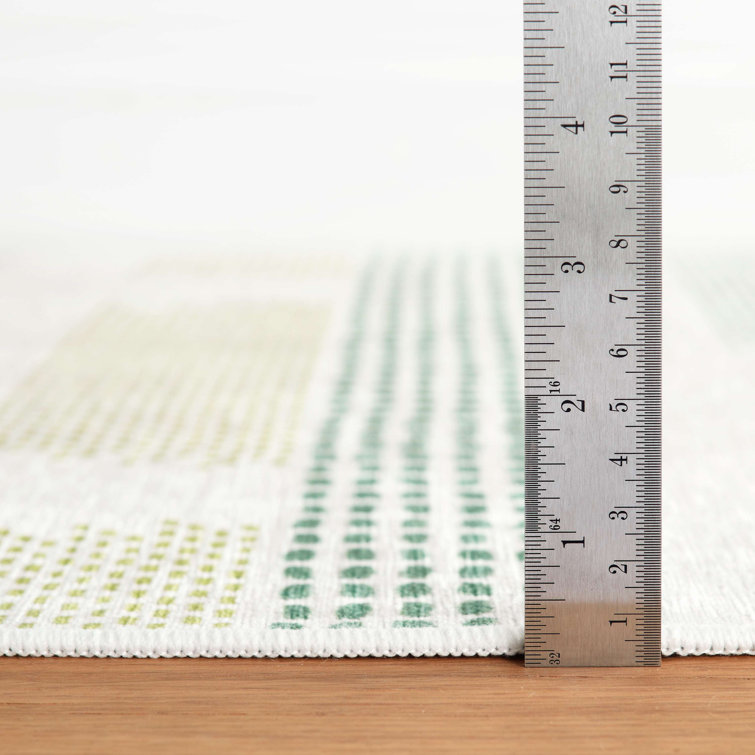 Green and White Rectangular Machine Washable Synthetic Rug 5' x 8'