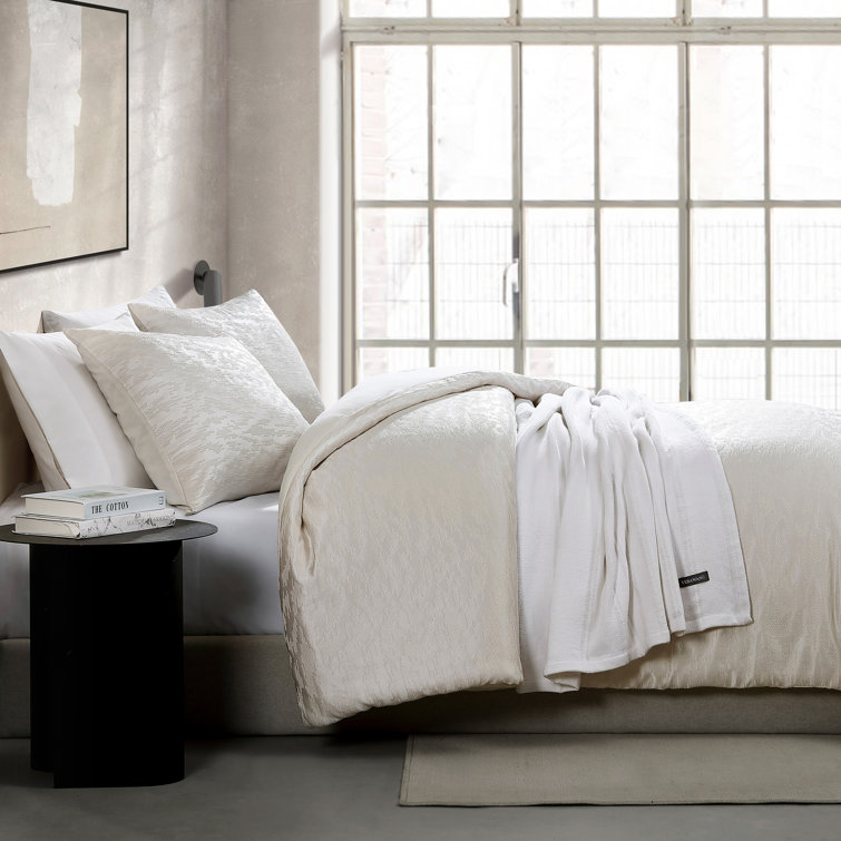 Ivory Queen Comforter Set with Abstract Stitching