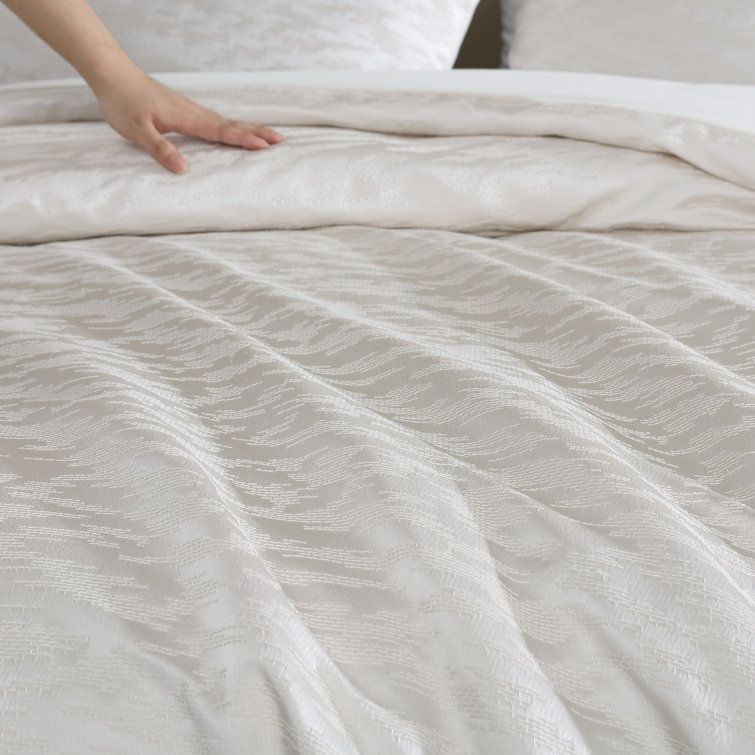 Ivory Queen Comforter Set with Abstract Stitching