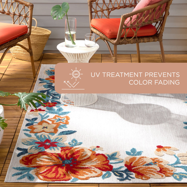 Hibiscus Bloom Grey/Red/Blue Floral Synthetic 5' x 7' Area Rug