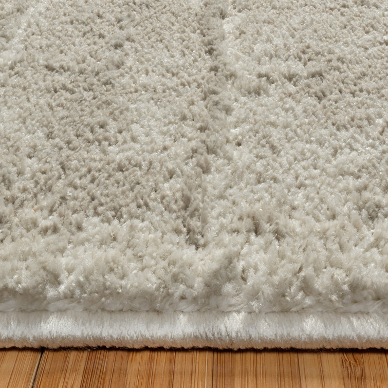 Cream Tufted Rectangular 5' x 7' Synthetic Shag Area Rug