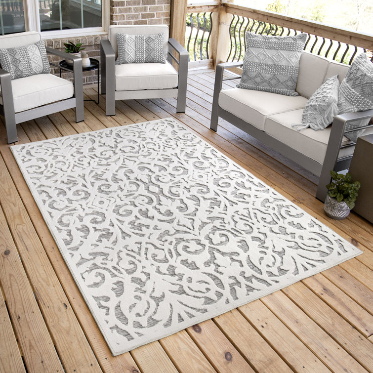 Natural Gray Damask 6'6" x 9'6" Indoor/Outdoor Area Rug