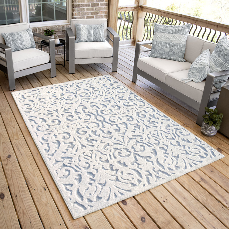 Natural Blue Damask Indoor/Outdoor Stain-Resistant Rug