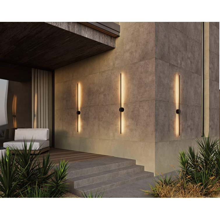 Sleek Black Aluminum Linear LED Wall Sconce