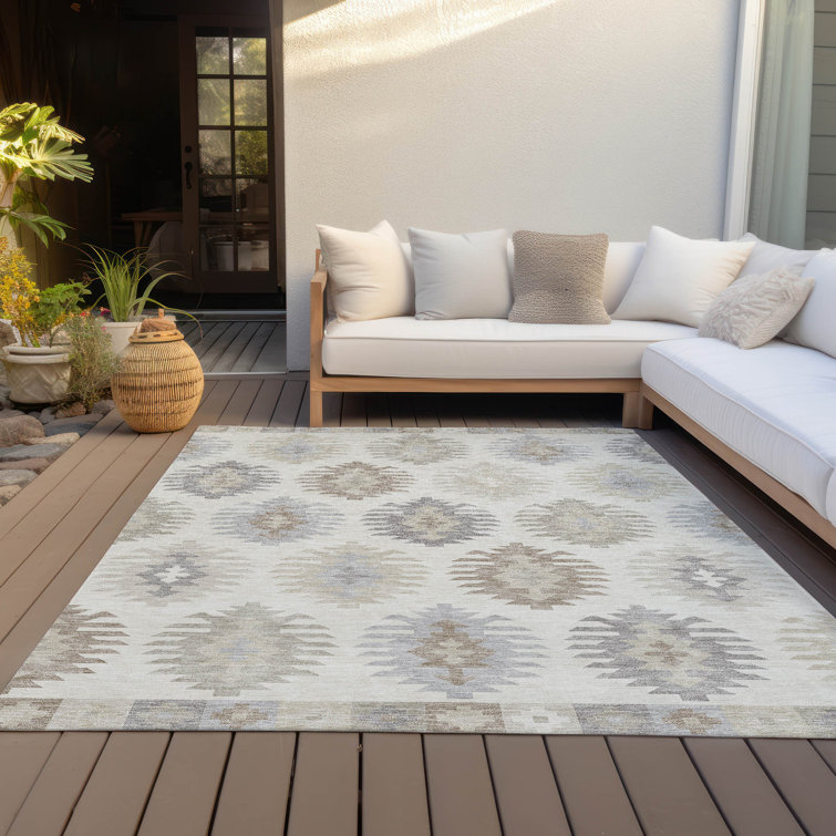Ivory Rectangular Machine-Washable Indoor/Outdoor Area Rug