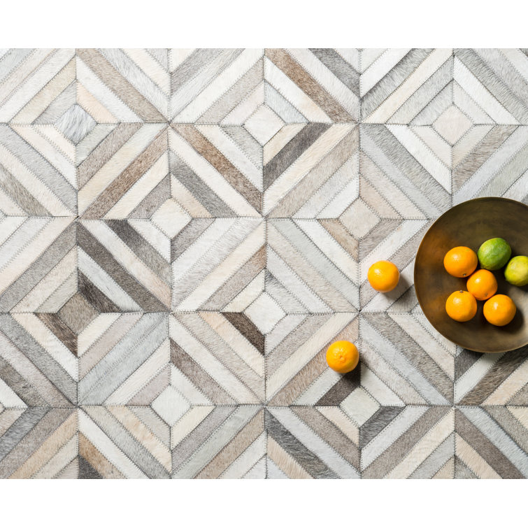 Handmade Ivory and Gray Cowhide Geometric Area Rug