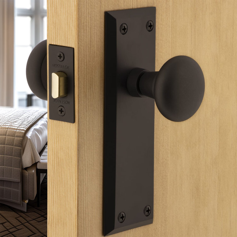 Polished Brass New York Plate with Round Door Knob