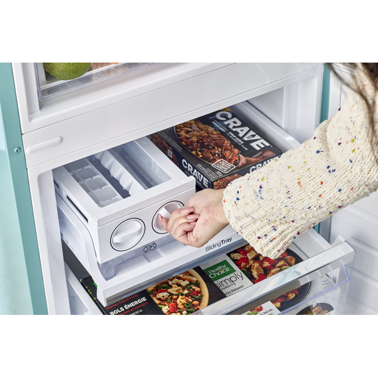 Ocean Mist Turquoise Retro Bottom Freezer Refrigerator with Ice Maker