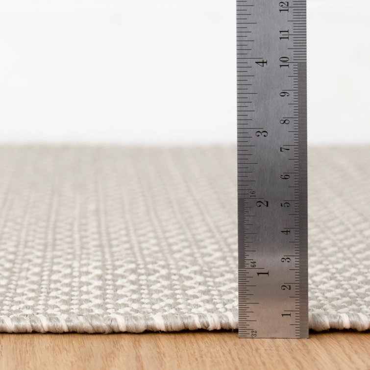 Platinum Gray Handwoven Wool and Synthetic Rug, 2' x 3'