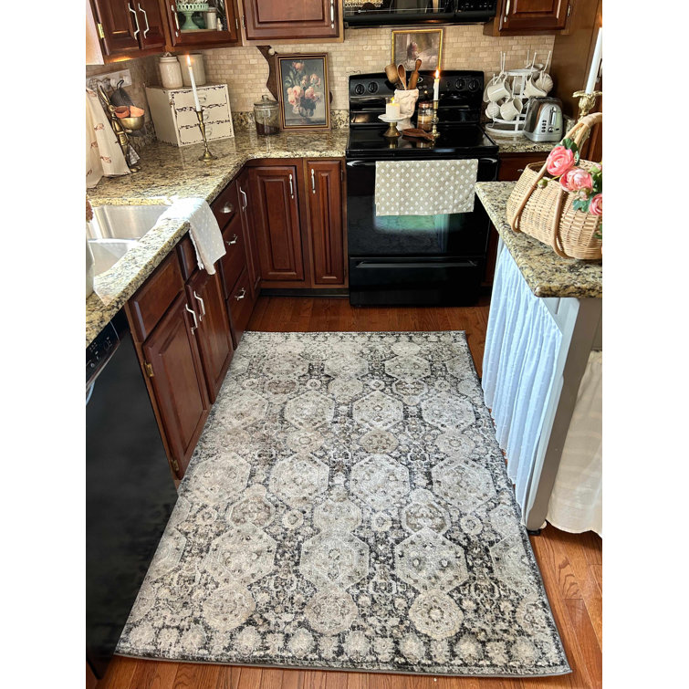 Orizaba Reversible Black Synthetic 5'3" x 7'3" Geometric Rug