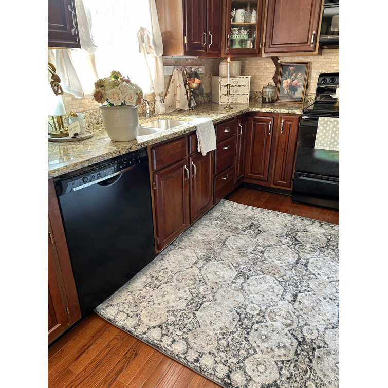 Orizaba Reversible Black Synthetic 5'3" x 7'3" Geometric Rug
