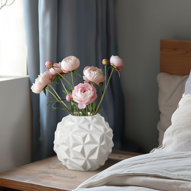 White Lacquered Ceramic Geometric Table Vase