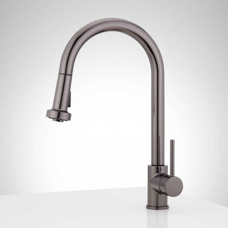 Modern Single Handle Pull-Down Kitchen Faucet in Black Metal