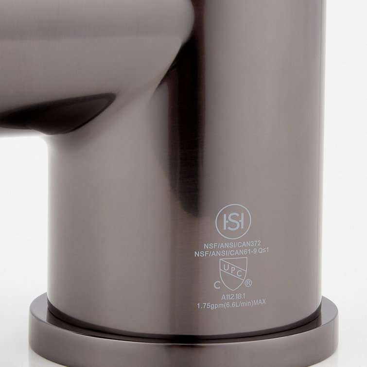 Modern Single Handle Pull-Down Kitchen Faucet in Black Metal