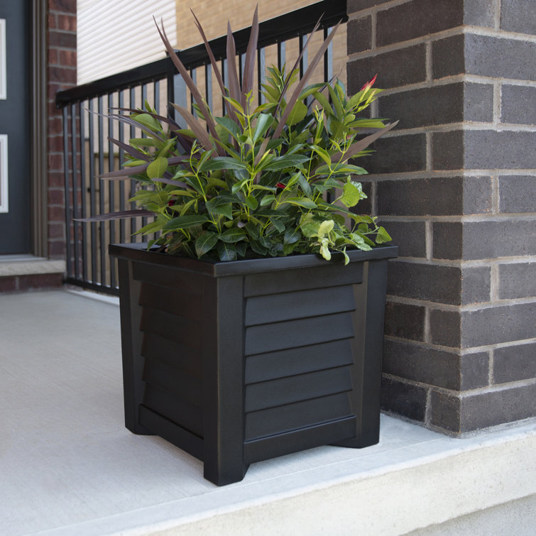 Lakeland Black Resin Planter with Water Reservoir