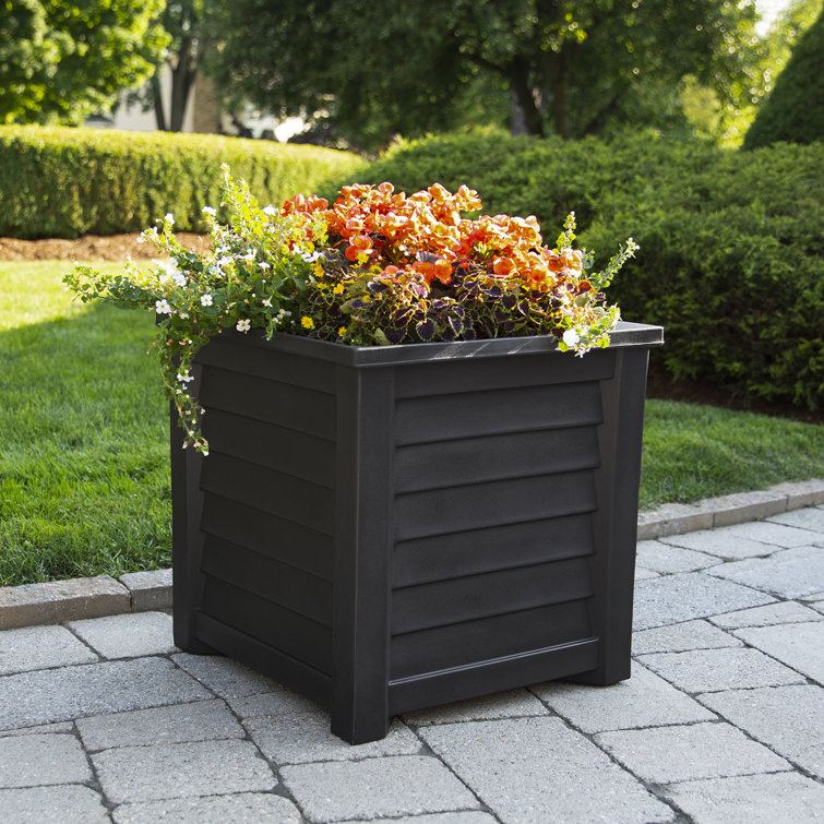 Lakeland Black 20" Resin Planter with Water Reservoir