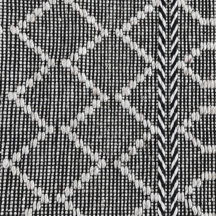 Handmade Black and Ivory Diamond Wool Synthetic 8' x 10' Rug