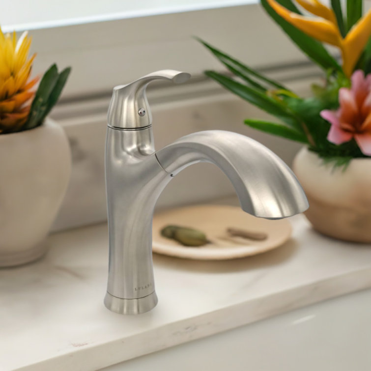 Brushed Nickel Single Handle Pull-Out Kitchen Faucet