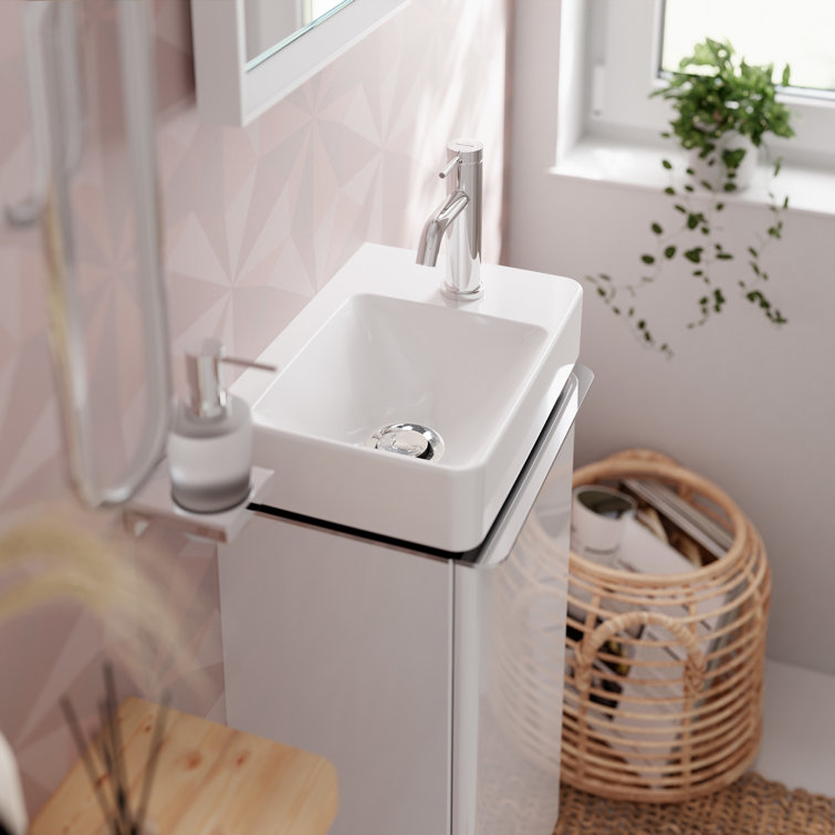 Chrome Single-Hole Bathroom Faucet with CoolStart Technology