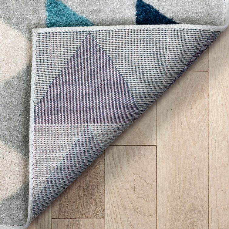 Nova Gray Geometric 5' x 7' Synthetic Area Rug