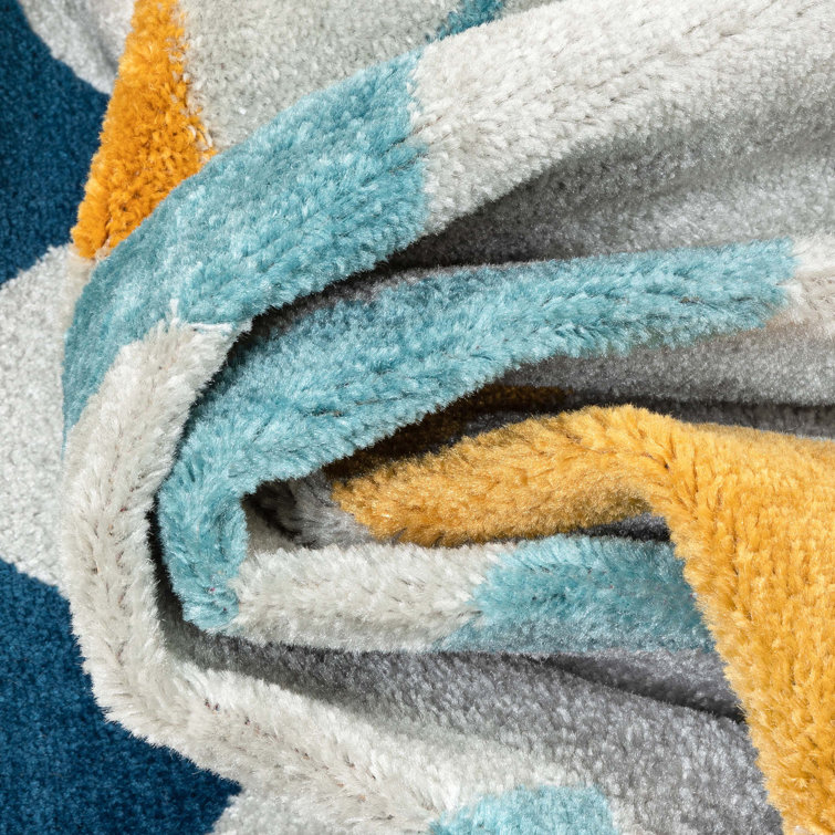 Nova Gray Geometric 5' x 7' Synthetic Area Rug