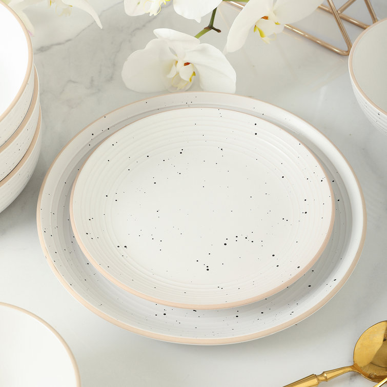 Off-White Ceramic 16-Piece Ribbed Dinnerware Set
