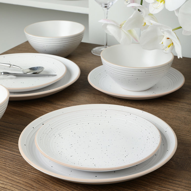 Off-White Ceramic 16-Piece Ribbed Dinnerware Set