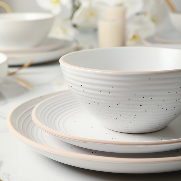Off-White Ceramic 16-Piece Ribbed Dinnerware Set