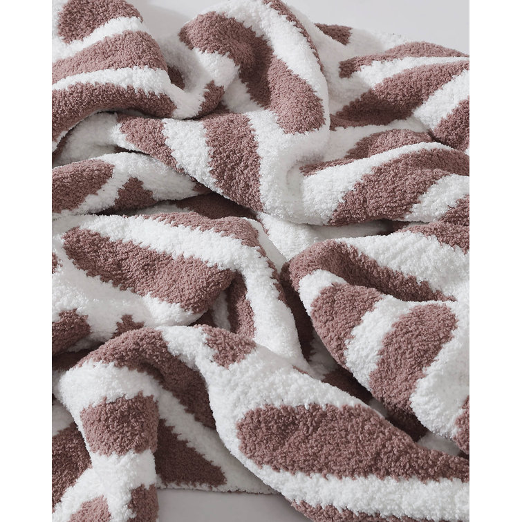 Rose and Off-White Geometric Pattern Throw Blanket