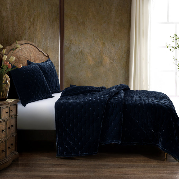 Twin Midnight Blue Velvet Quilt Set