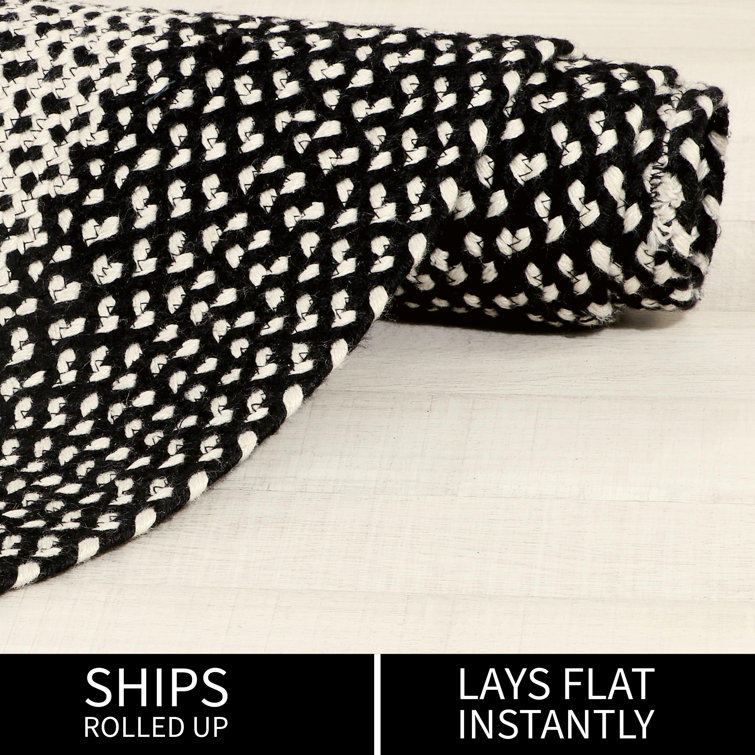 Black and White Round Geometric Braided Rug, 4' Synthetic