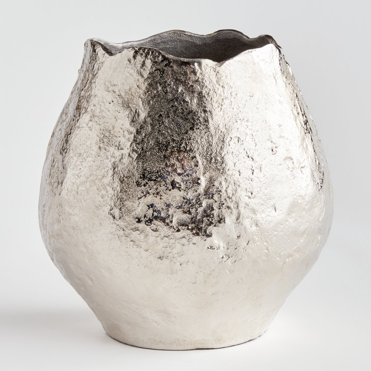 Silver Sand Cast Aluminum Decorative Table Vase