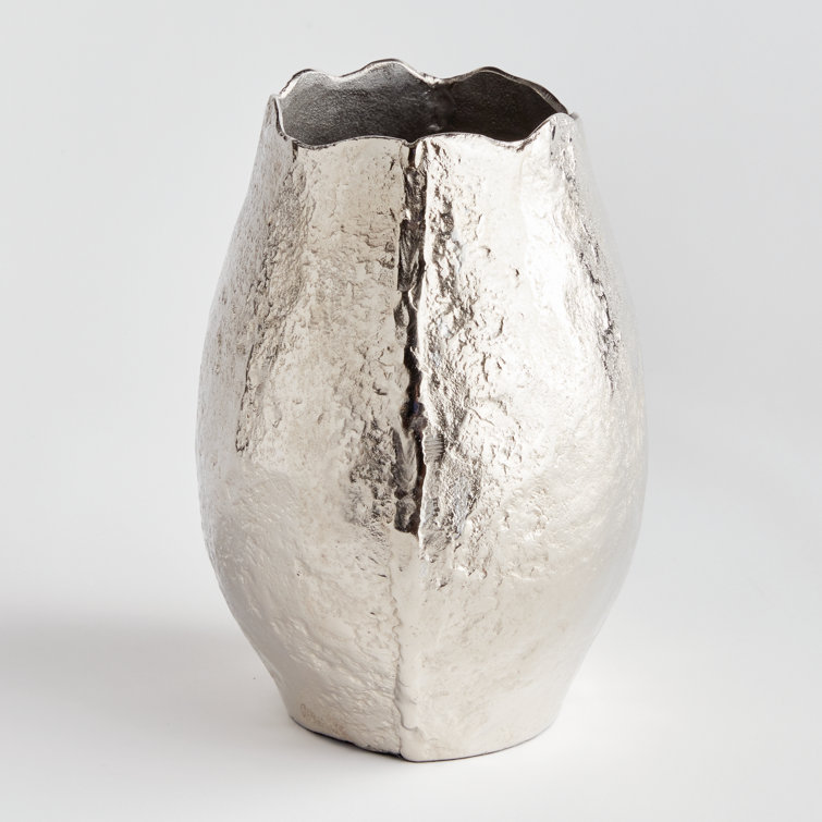 Silver Sand Cast Aluminum Decorative Table Vase