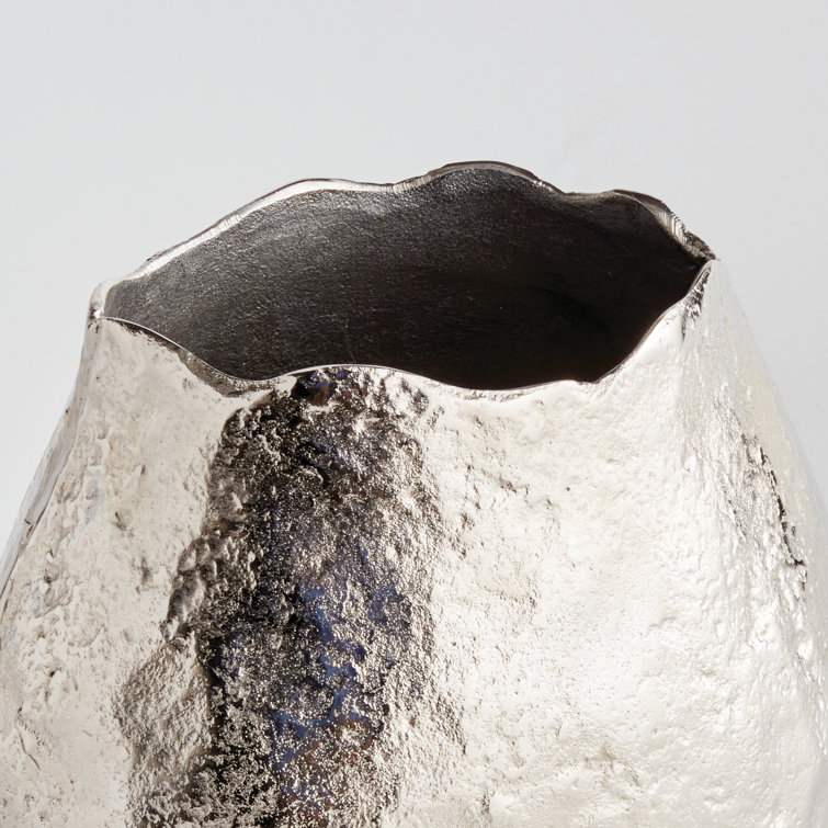 Silver Sand Cast Aluminum Decorative Table Vase
